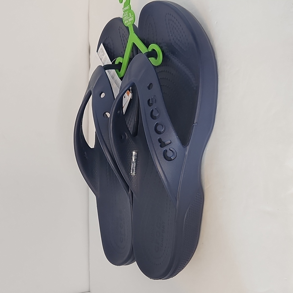 Crocs Baya flip flops  sandals (new with tags) Unisex